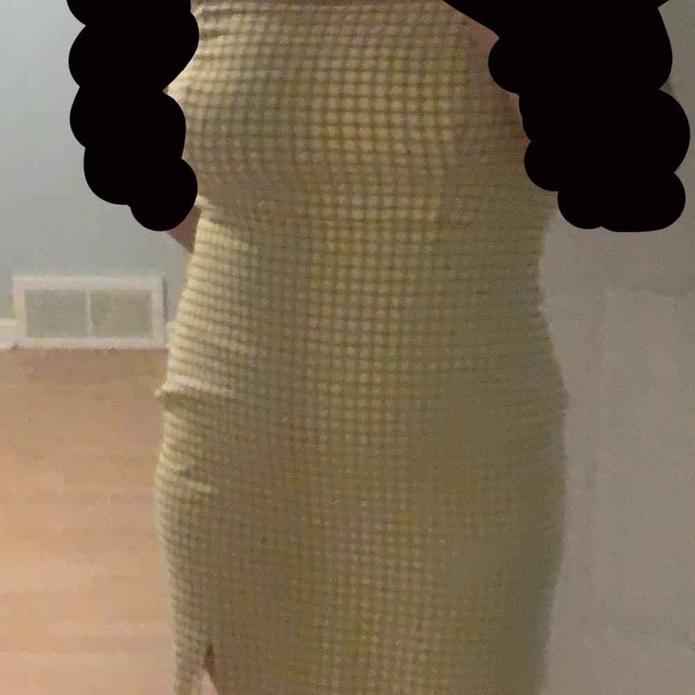 yellow dress